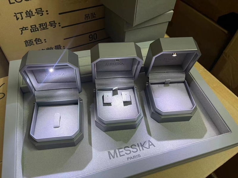China el mejor pendientes del diamante del oro 18K en ventas