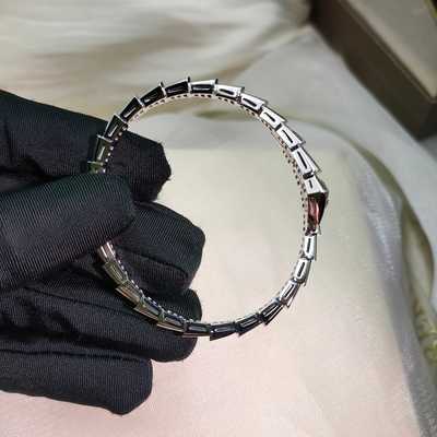 Vvs Diamond Clarity High Jewelry 18K Gold Luxury Collection Exquisite Detail Timeless Elegance Exclusive Jewelry Pieces
