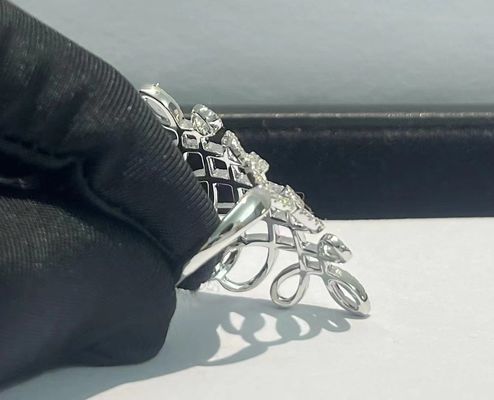 Joyería de lujo hecha a medida con personalización exclusiva de marca