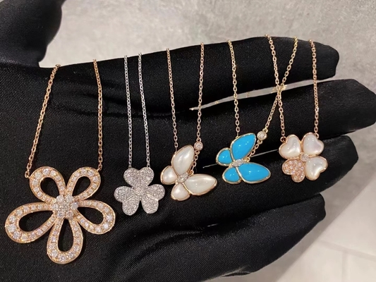 Collar de mariposa dulce VCA de oro amarillo de 18 quilates VVS Diamante de corte redondo