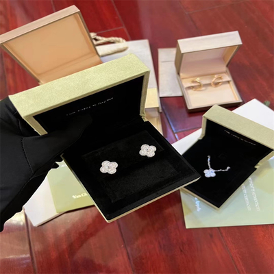 Diamond Jewelry de lujo modificado para requisitos particulares HK que fija la fábrica de los fabricantes de la joyería