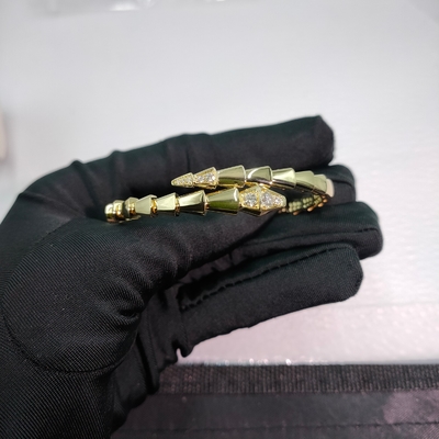Serpenti Viper de una bobina 18 Kt Brazalete de oro amarillo con diamantes