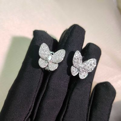 Aretes de mariposa personalizados de oro blanco de 18K de estilo moderno con diamantes y flores