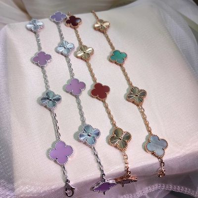 Pendientes de joyería de diamantes de oro de 18 quilates de lujo que realzan el estilo personal con un brillo excepcional