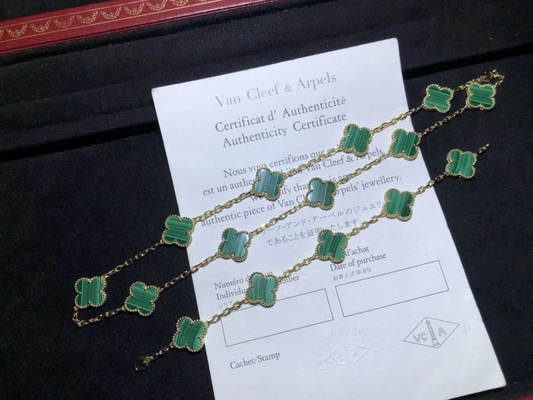 Elegante collar de oro 18K Custom Brand con 10 malaquitas verdes